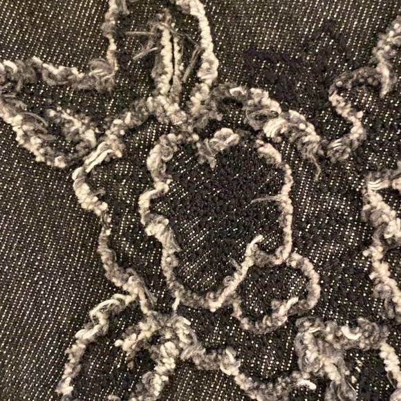 Jones New York Black Wash Denim Jean Jacket with Denim Flower Appliqué’s/Size M - Picture 11 of 14